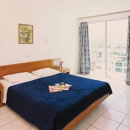 Hotelli Carina 2*